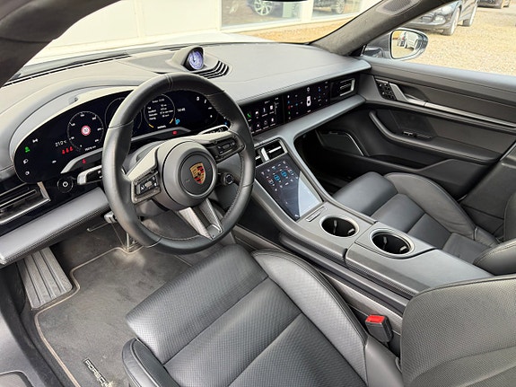 Porsche Taycan Turbo S 5 of 12
