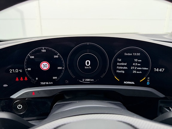 Porsche Taycan Turbo S 7 of 12