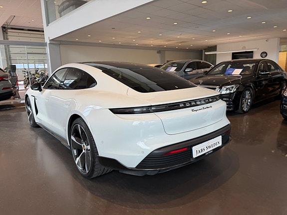 Porsche Taycan Turbo S 3 of 12