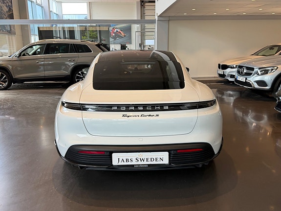 Porsche Taycan Turbo S 4 of 12