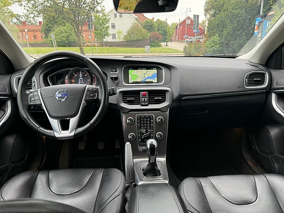 Volvo V40 13 of 15