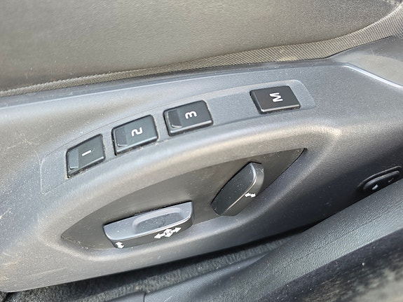 Volvo XC70 11 of 17