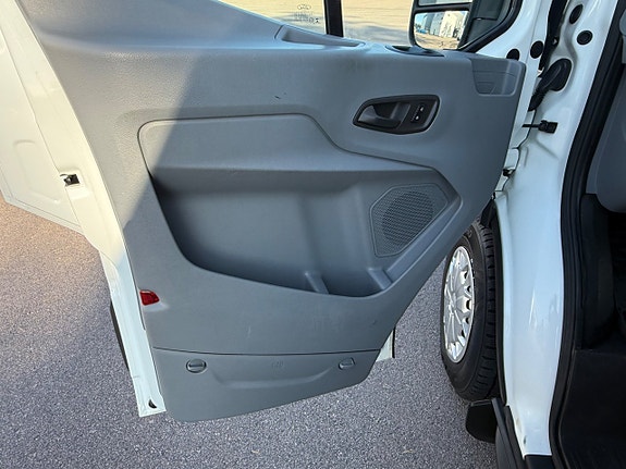 Ford Transit 12 of 19