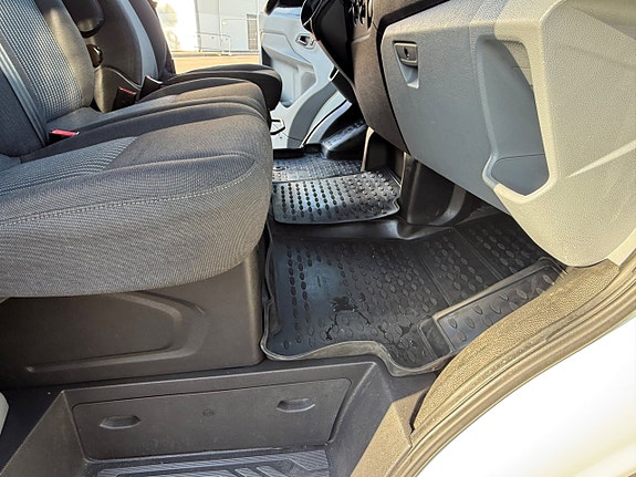 Ford Transit 9 of 19