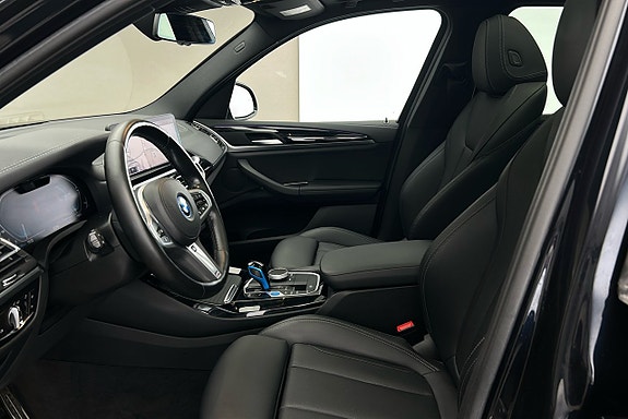 BMW iX3 10 of 30