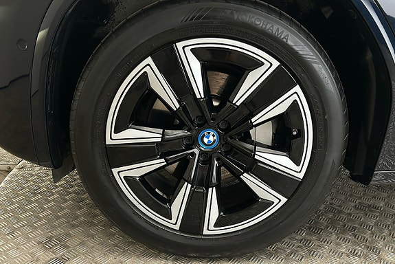BMW iX3 12 of 30