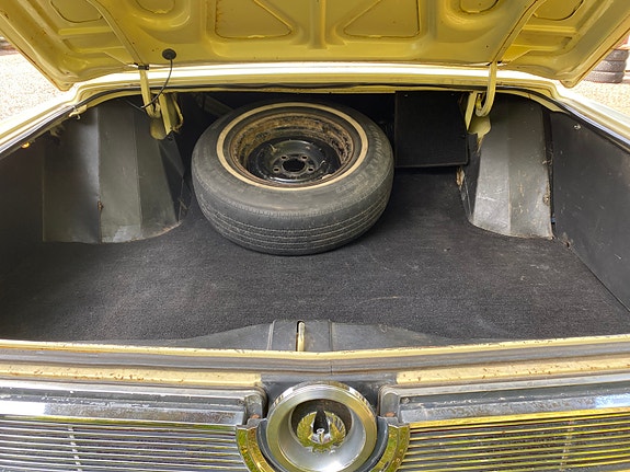 Chrysler Imperial 9 of 17