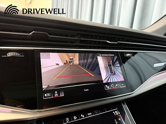 Audi Q8 13 of 30