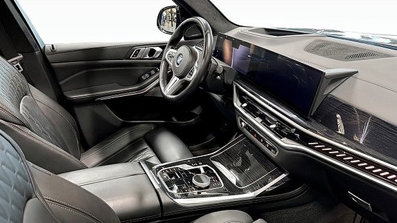 BMW X7 3 of 17