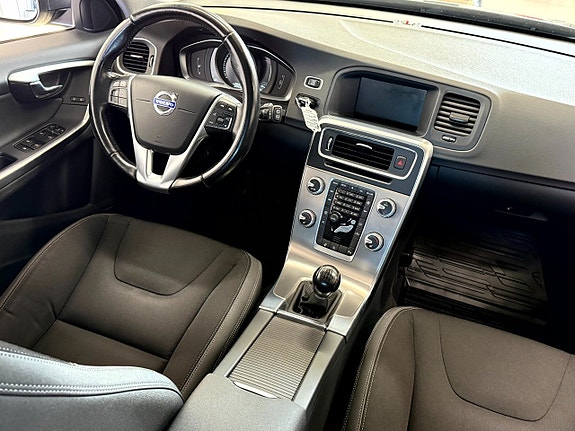 Volvo V60 8 of 13
