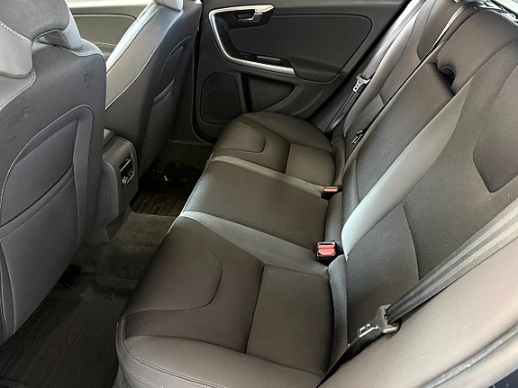 Volvo V60 11 of 13
