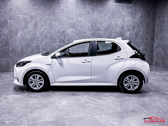 Toyota Yaris 4 of 24