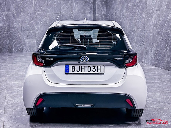 Toyota Yaris 6 of 24