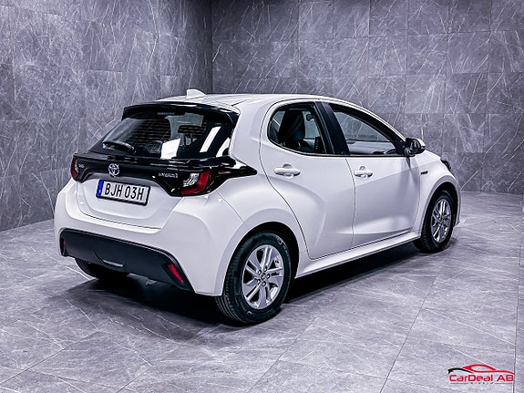 Toyota Yaris 7 of 24