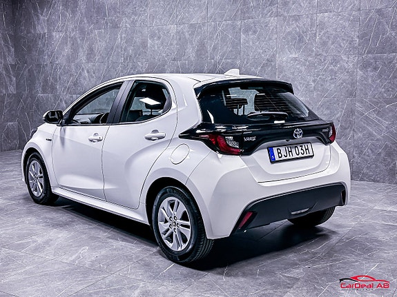 Toyota Yaris 5 of 24
