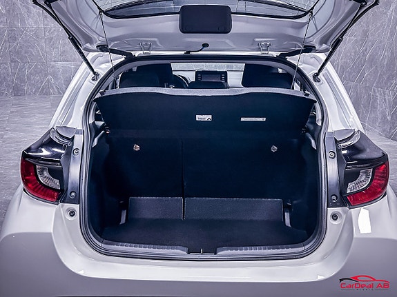 Toyota Yaris 19 of 24