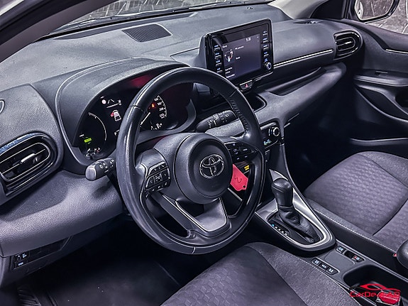 Toyota Yaris 12 of 24