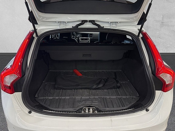 Volvo V60 9 of 28