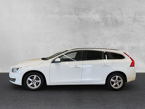 Volvo V60 2 of 28