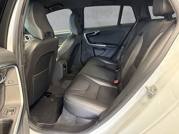 Volvo V60 11 of 28