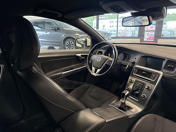 Volvo V60 23 of 28