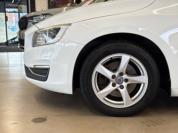 Volvo V60 21 of 28