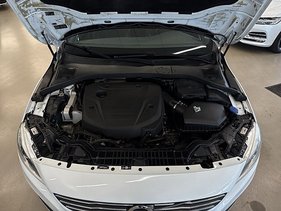 Volvo V60 25 of 28