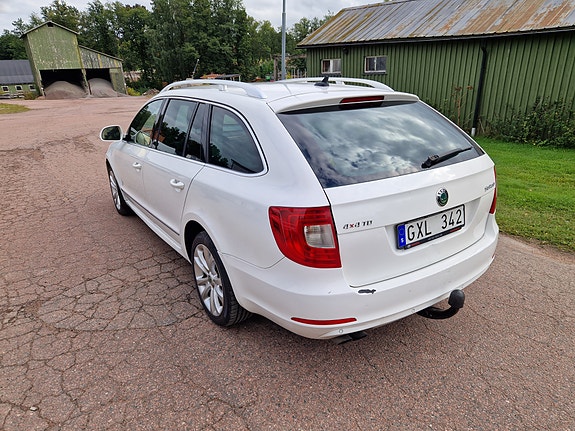 Skoda Superb 2 of 12