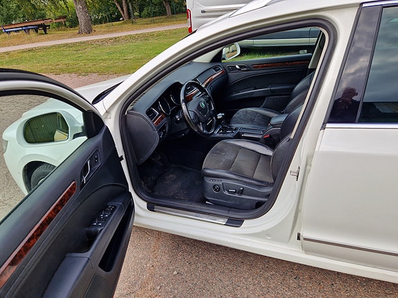 Skoda Superb 4 of 12