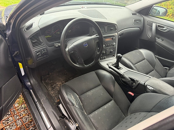 Volvo V70 3 of 9