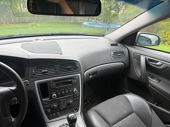 Volvo V70 2 of 9