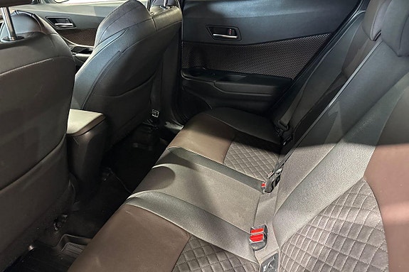 Toyota C-HR 13 of 21