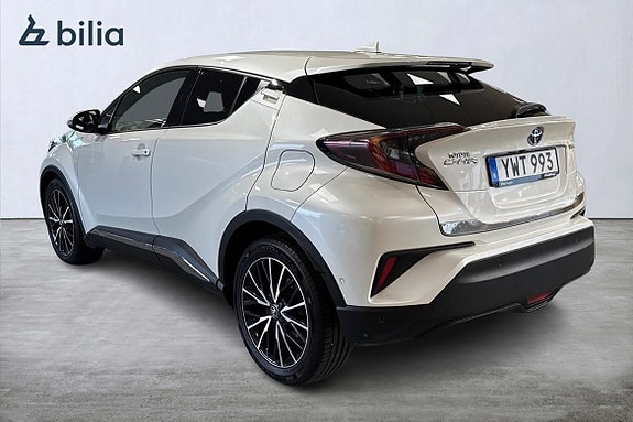 Toyota C-HR 2 of 21