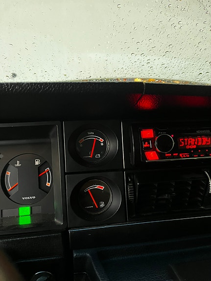 Volvo 240 4 of 6