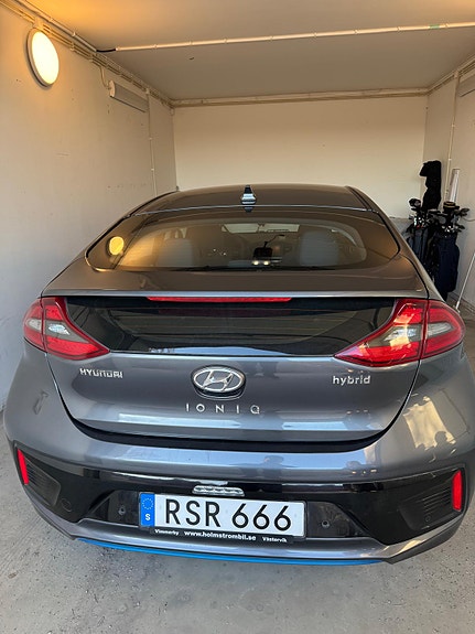 Hyundai IONIQ 2 of 5