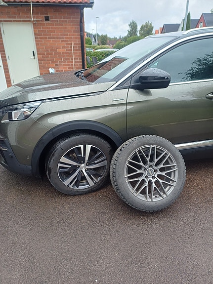 Peugeot 5008 2 of 6