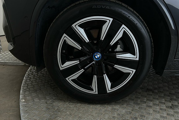 BMW iX3 12 of 28
