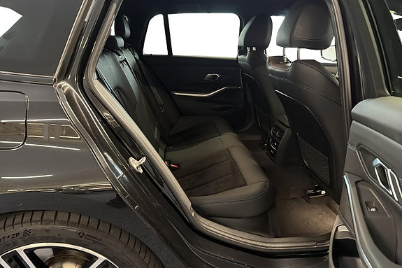 BMW 330e 28 of 29