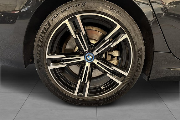 BMW 330e 8 of 29