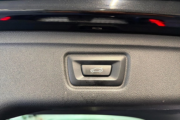 BMW 330e 11 of 29