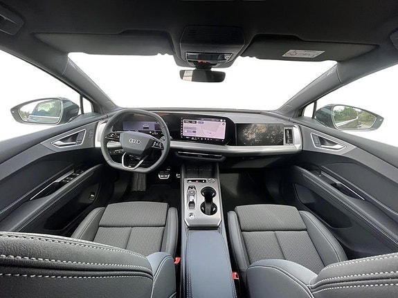 Audi Q4 e-tron 9 of 18