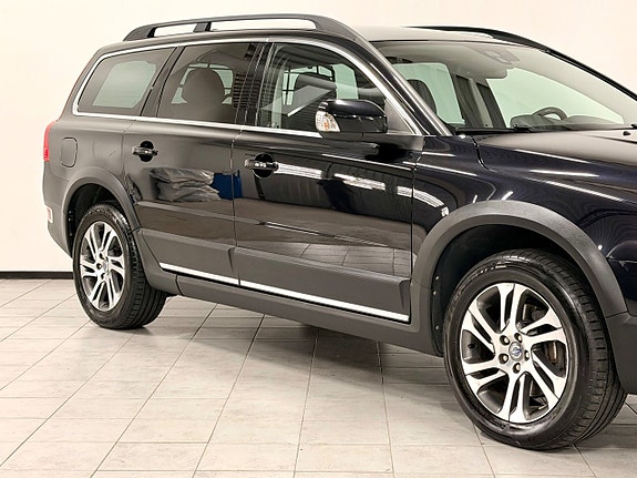 Volvo XC70 2 of 27
