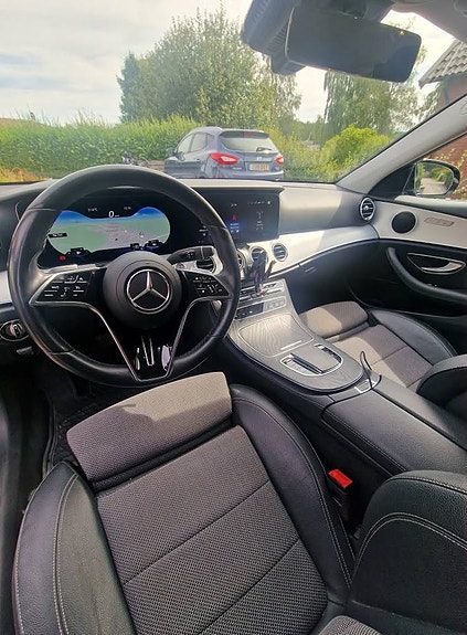 Mercedes-Benz E300 5 of 10