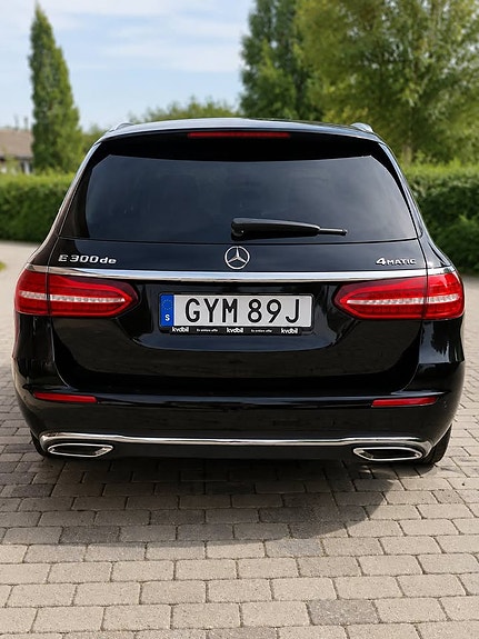 Mercedes-Benz E300 2 of 10