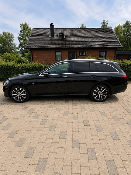 Mercedes-Benz E300 4 of 10