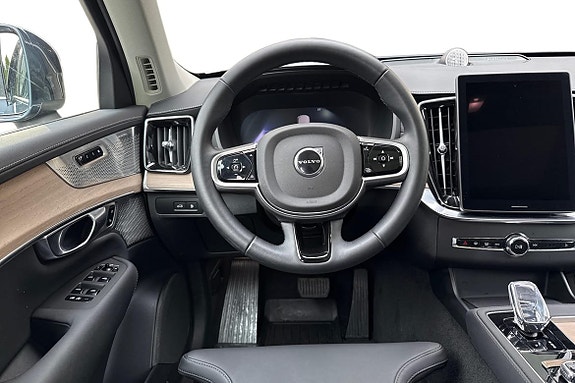 Volvo XC90 11 of 30