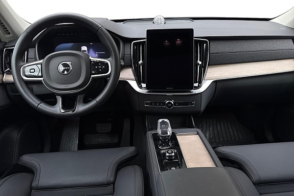 Volvo XC90 10 of 30