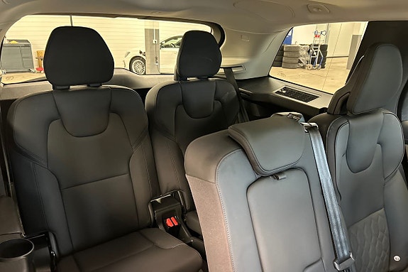 Volvo XC90 26 of 30