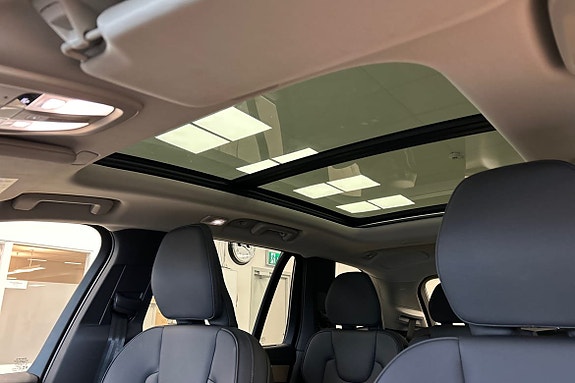 Volvo XC90 29 of 30