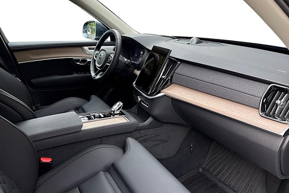 Volvo XC90 7 of 30